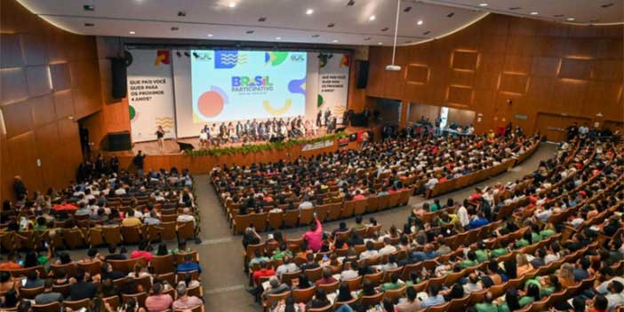 Centrais sindicais e ministra Simone Tebet debatem planejamento do governo